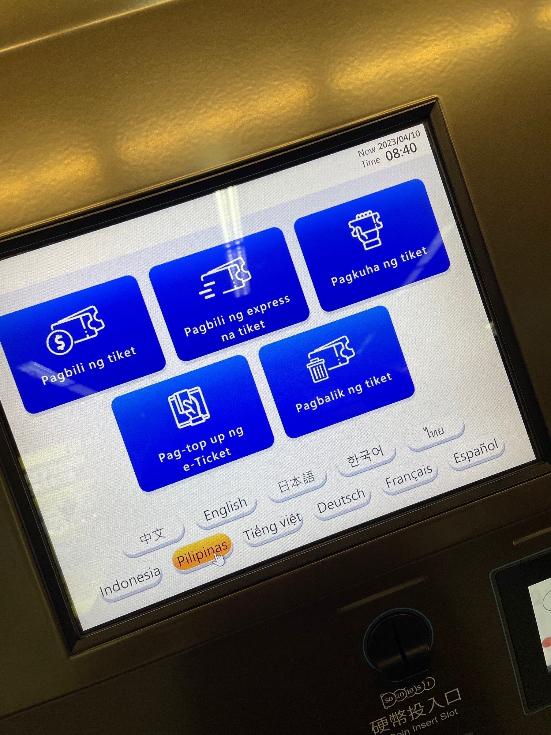 Interface of the easycard reloading and ticket buying machine in Taiwan. The language currently selected and shown on screen is Filipino, and the labels for all buttons are all translated as such. Other options available are: Chinese, English, Japanese, Korean, Thai, Indonesia, Vietnamese, German, French, and Spanish.